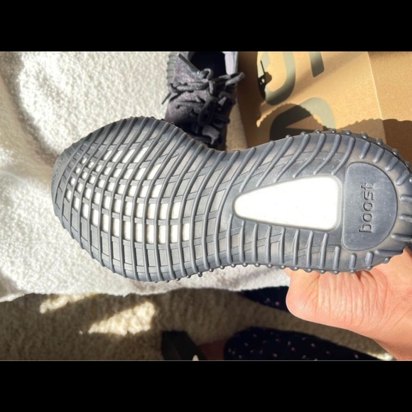 Yeezy shoes Original Brand New Size 6 - Picture 3 of 7